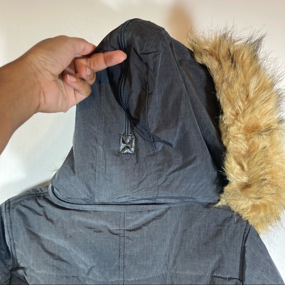 Canada Weathergear winter jacket. Size Medium - Picture 9 of 12
